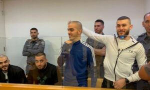 المعتقلون الأربعة من طمرة في قاعة المحكمة، اليوم (عرب 48)